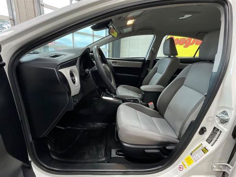 Used 2018 Toyota Corolla LE FWD image 11