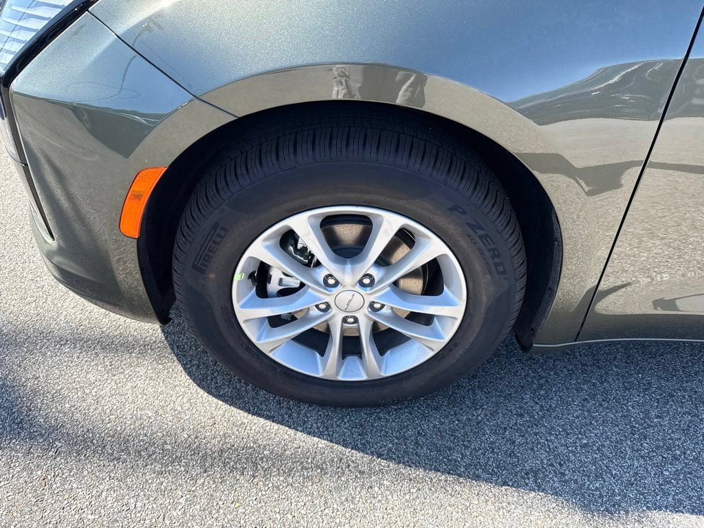 New 2027 Chrysler Pacifica Select FWD image 9