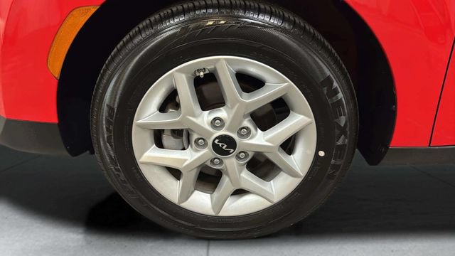 Used 2025 Kia Soul LX FWD image 15