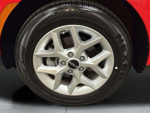 Used 2025 Kia Soul LX FWD image 15