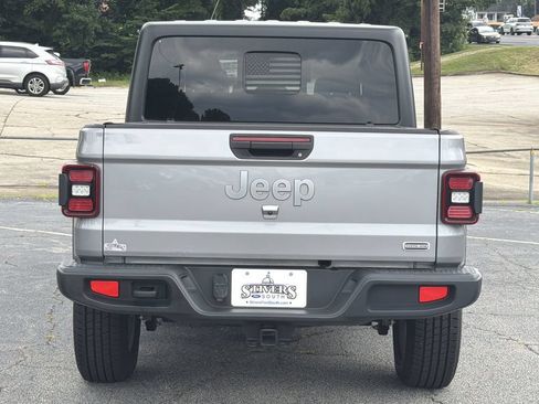 Used 2020 Jeep Gladiator Overland AWD/4WD image 6