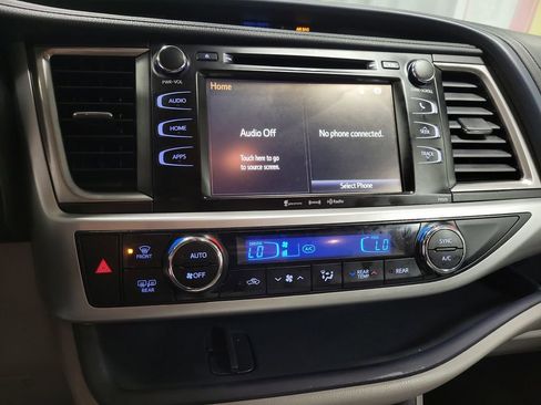 Used 2017 Toyota Highlander Plus image 14