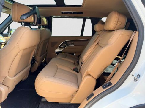 New 2026 Land Rover Range Rover Long Wheelbase SE AWD/4WD image 18
