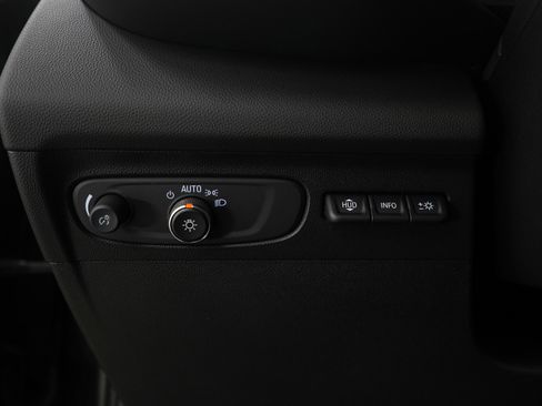 Used 2021 Buick Envision Avenir w/ Technology Package II image 24