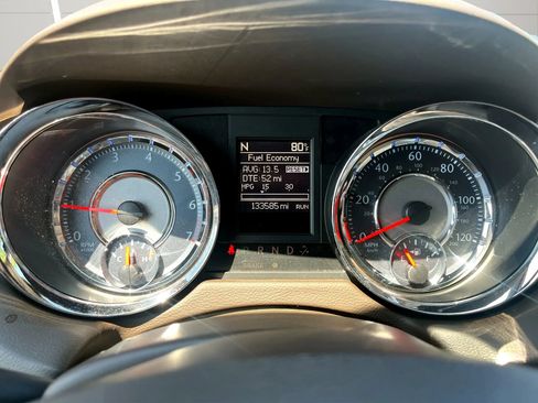 Used 2015 Chrysler Town & Country Touring-L w/ Driver Convenience Group FWD image 18