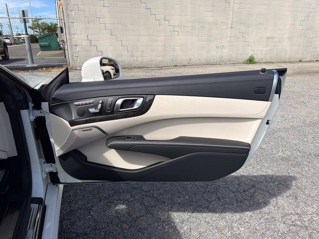 Used 2015 Mercedes-Benz SL 550 image 15