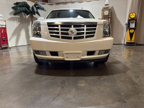 Used 2010 Cadillac Escalade ESV Premium AWD/4WD image 7