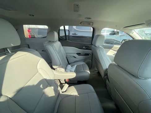 Used 2022 GMC Acadia SLT w/ Preferred Package image 5