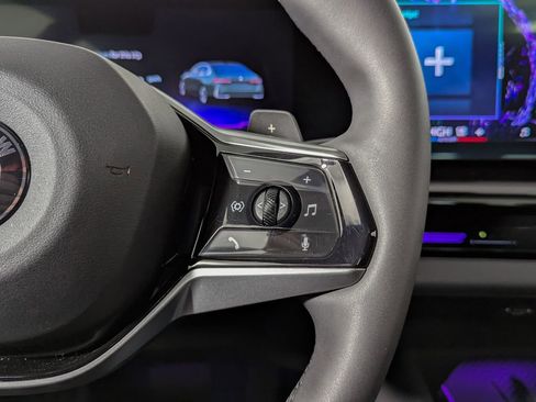 Used 2025 BMW 530i xDrive w/ Premium Package image 34