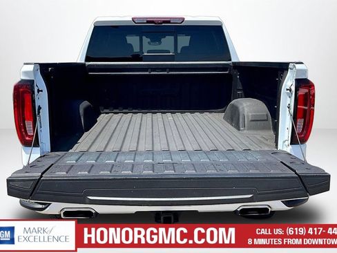 Used 2024 GMC Sierra 1500 AT4 w/ Technology Package AWD/4WD image 7