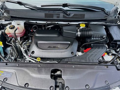 Used 2024 Chrysler Pacifica Touring-L FWD image 30