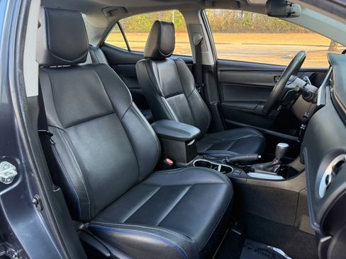 Used 2018 Toyota Corolla XSE image 28