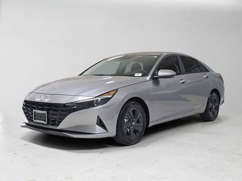 Used 2023 Hyundai Elantra SEL FWD image 7