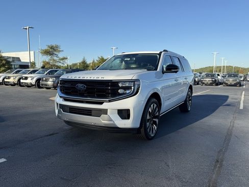 New 2025 Ford Expedition Max Platinum w/ Driver's Package image 3