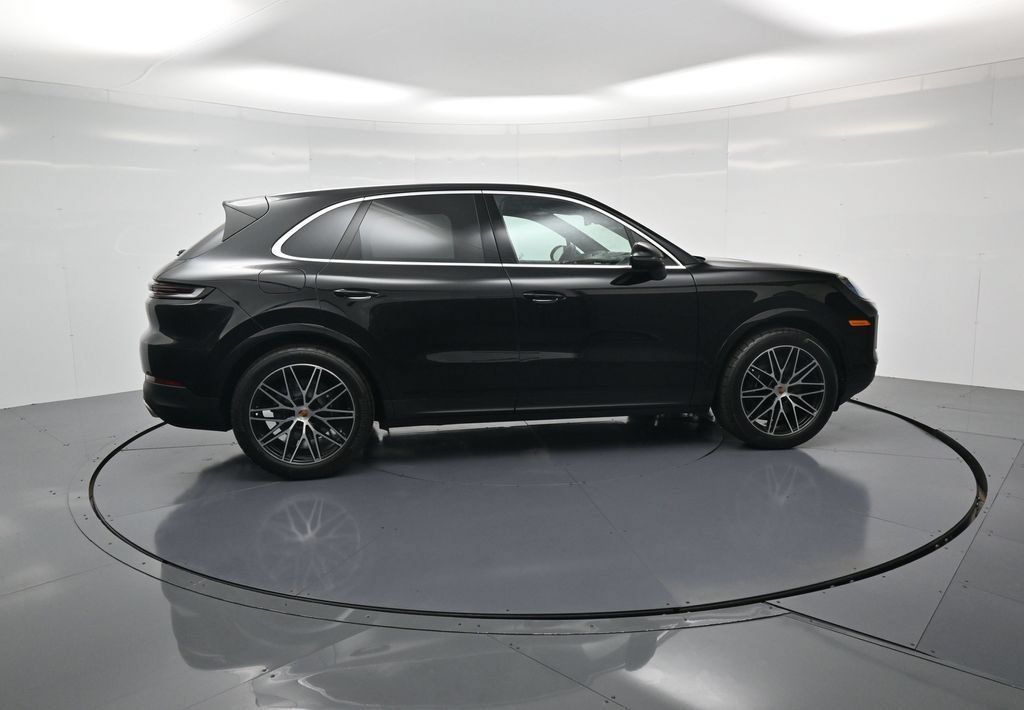 Certified 2026 Porsche Cayenne AWD/4WD image 31