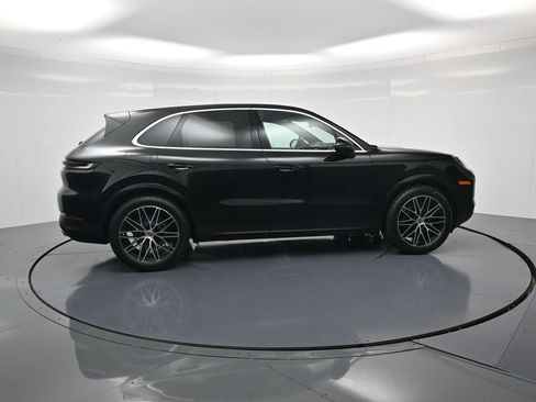 Certified 2026 Porsche Cayenne AWD/4WD image 31