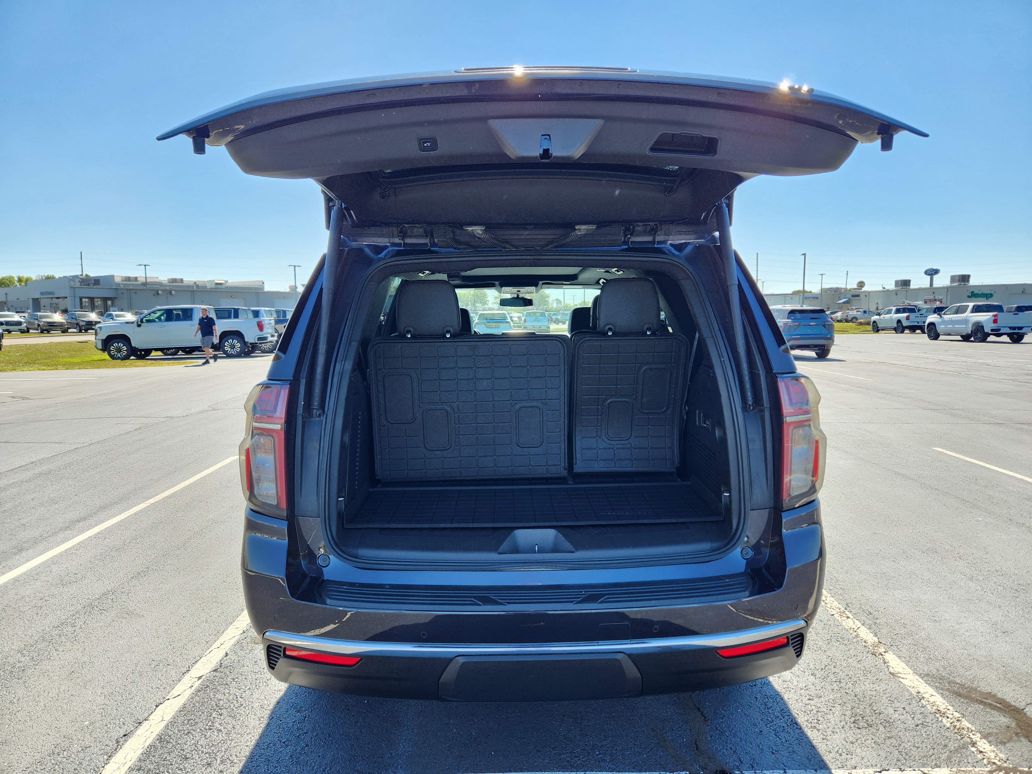 Used 2022 Chevrolet Tahoe LT w/ LT Signature Plus Package AWD/4WD image 10