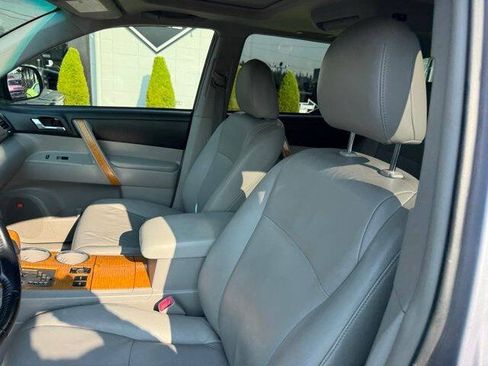 Used 2010 Toyota Highlander Limited w/ Extra Value Pkg 3 AWD/4WD image 22