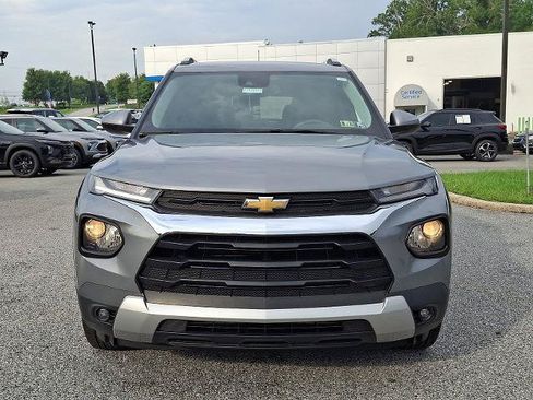 Used 2023 Chevrolet TrailBlazer LT w/ Convenience Package AWD/4WD image 2