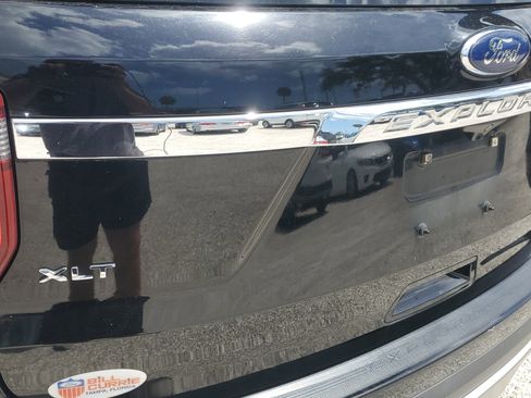 Used 2016 Ford Explorer XLT w/ Equipment Group 202A image 7