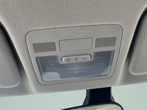 Used 2025 Hyundai Venue SE FWD image 20