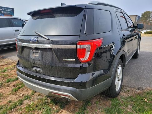 Used 2016 Ford Explorer XLT w/ Equipment Group 202A image 5