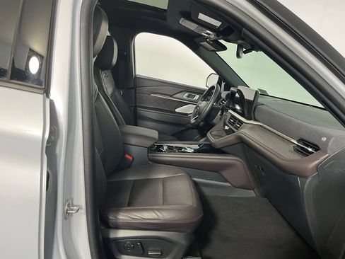 Used 2025 Ford Explorer Platinum w/ LUX Leather Package image 37