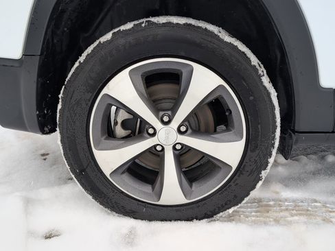 Used 2021 Jeep Cherokee Limited image 9