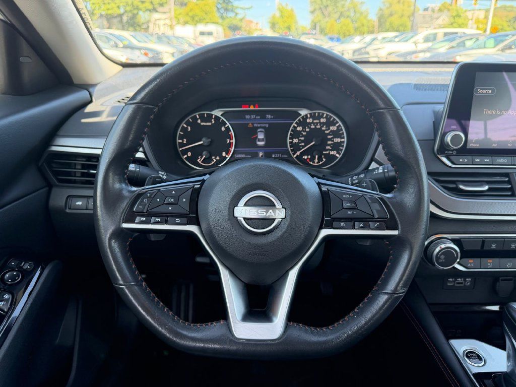 Used 2024 Nissan Altima 2.5 SR FWD image 11