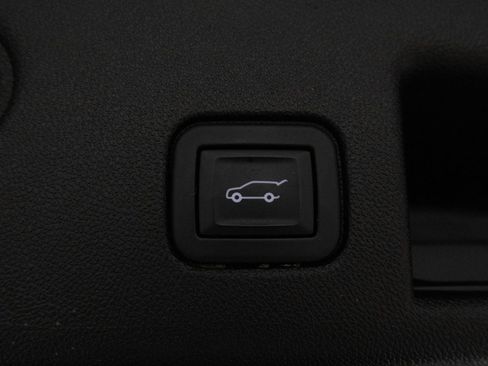 Used 2020 Chevrolet Equinox LT image 39