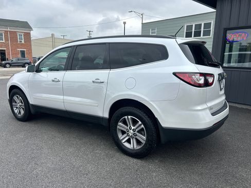 Used 2016 Chevrolet Traverse LT FWD image 2