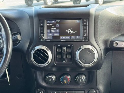 Used 2015 Jeep Wrangler Unlimited Sahara w/ Connectivity Group AWD/4WD image 13