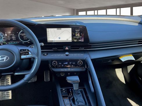 New 2025 Hyundai Elantra SEL image 6