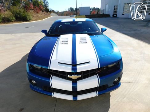 Used 2010 Chevrolet Camaro SS RWD image 5