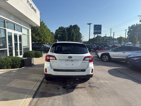 Used 2016 Subaru Outback 2.5i Limited AWD/4WD image 4