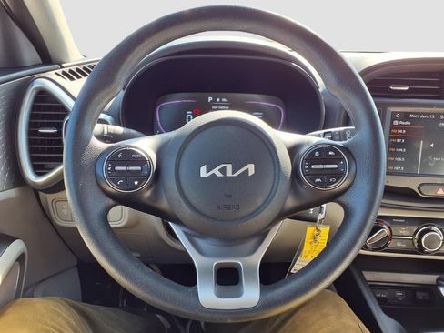Used 2025 Kia Soul LX w/ LX Technology Package FWD image 26