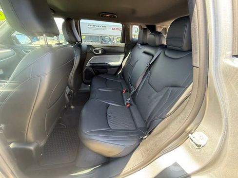 Used 2024 Jeep Compass Latitude w/ Convenience Group AWD/4WD image 10