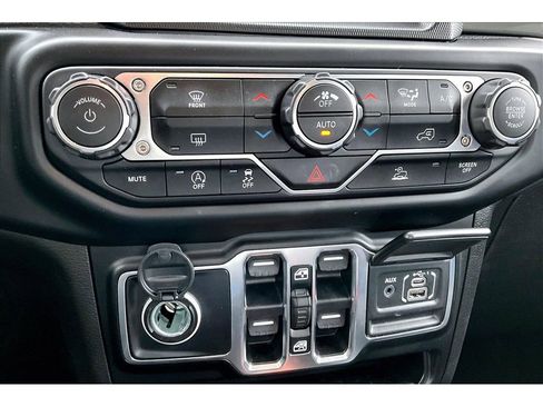 Used 2023 Jeep Wrangler Sahara image 29