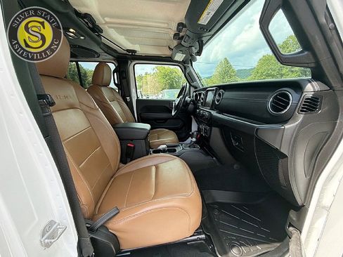 Used 2021 Jeep Wrangler Unlimited Sahara AWD/4WD image 15