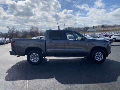 Used 2024 Nissan Frontier SV image 8