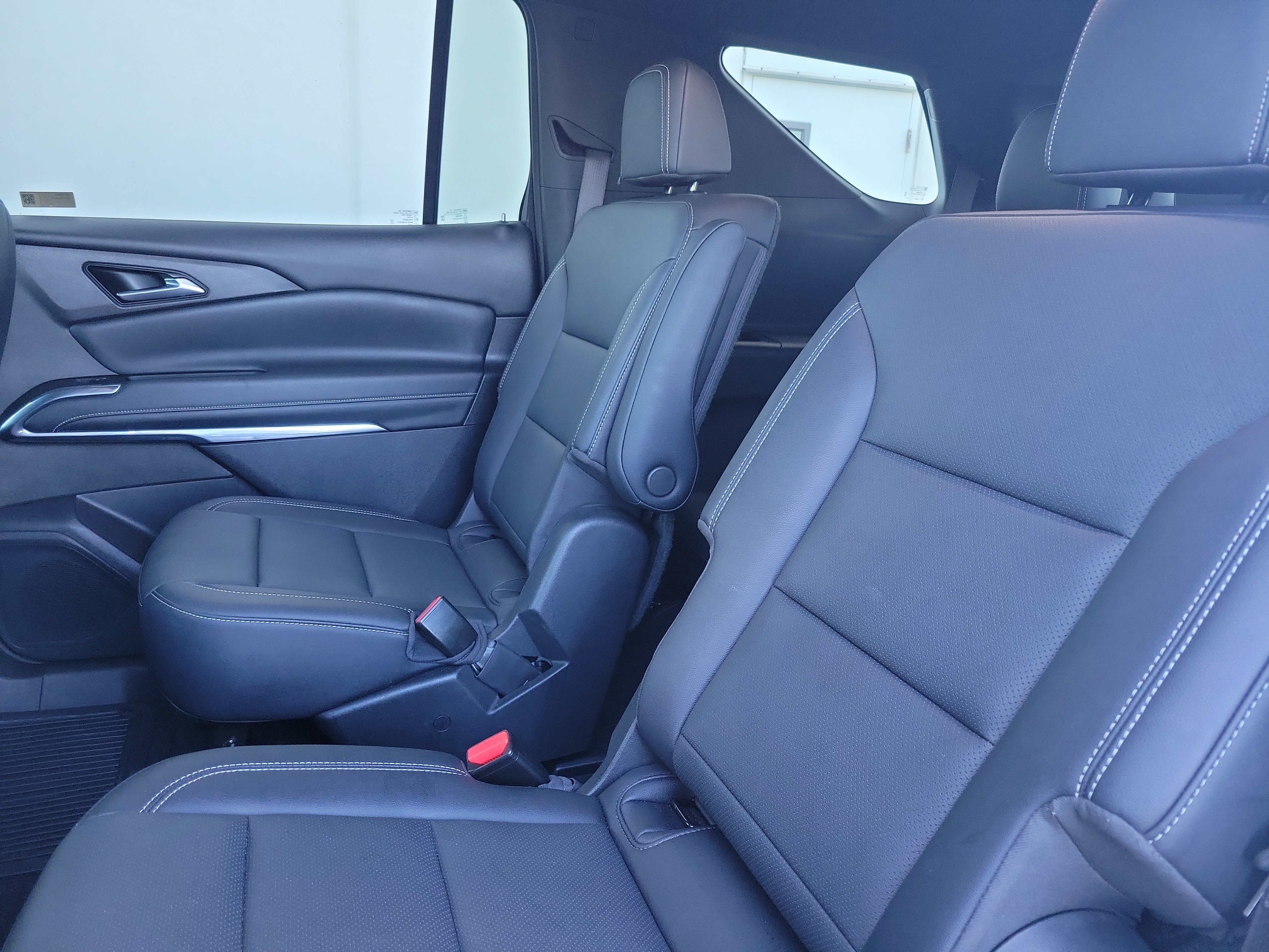 Used 2025 Chevrolet Traverse LT AWD/4WD image 17