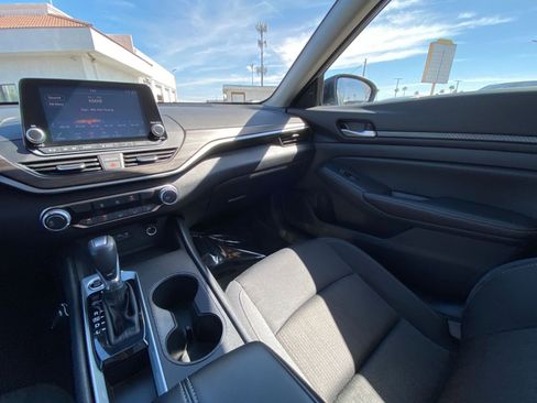 Used 2025 Nissan Altima 2.5 SV image 35