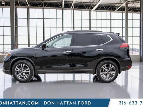 Used 2019 Nissan Rogue SV w/ Premium Package FWD image 2
