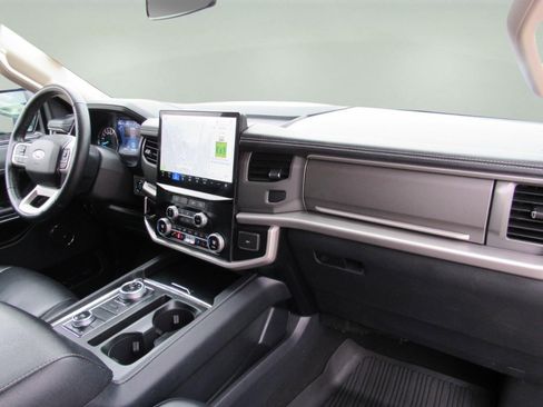 Used 2023 Ford Expedition XLT image 29