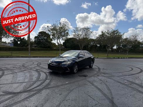 Used 2016 Toyota Camry SE image 1