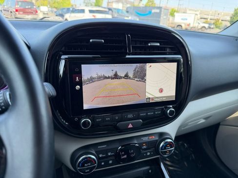 Used 2024 Kia Soul EX FWD image 17