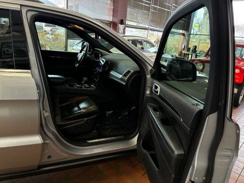 Used 2020 Jeep Grand Cherokee Limited w/ Luxury Group II image 29