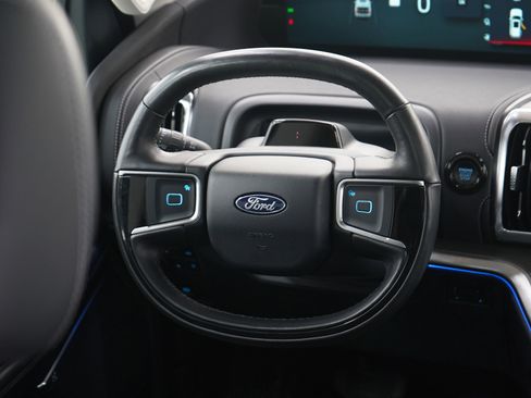 Used 2025 Ford Expedition Platinum AWD/4WD image 21