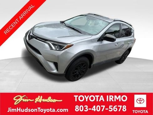 Used 2018 Toyota RAV4 LE FWD image 1