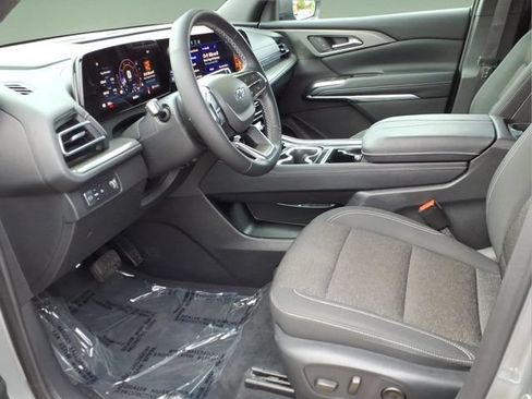 Used 2024 Chevrolet Traverse LT w/ Midnight/Sport Edition FWD image 10